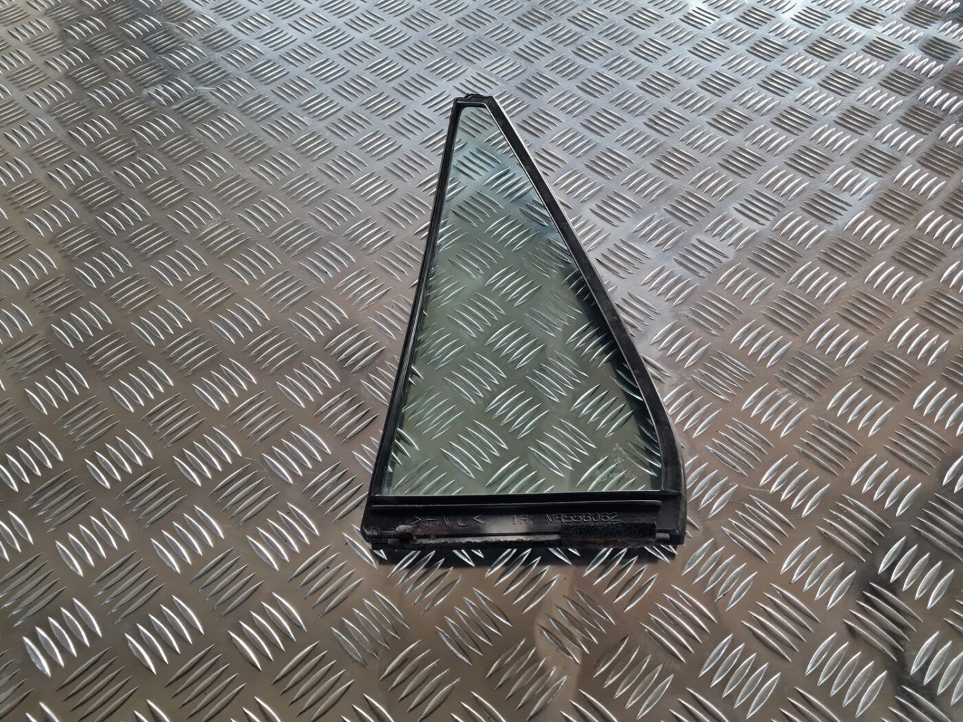 Labo durvju stūra stikls priekš MITSUBISHI LANCER 2006 2 Labo durvju stūra stikls priekš MITSUBISHI LANCER 2006