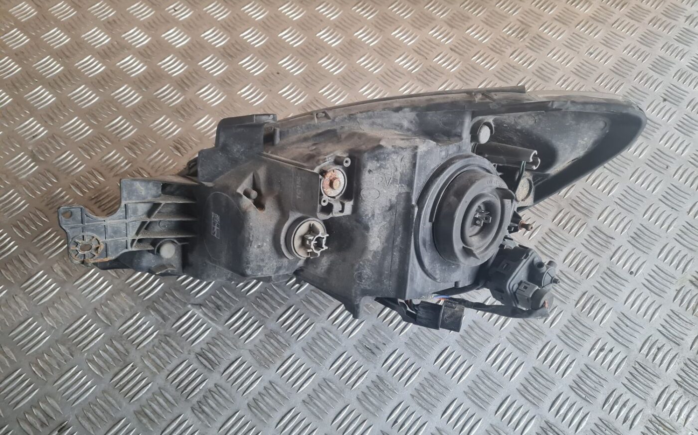 Priekšējais labais lukturis priekš MITSUBISHI LANCER 2006 2 Priekšējais labais lukturis priekš MITSUBISHI LANCER 2006