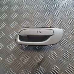 Aizmugurējais kreisais durvju rokturis priekš VOLVO V70 2003 SILVER