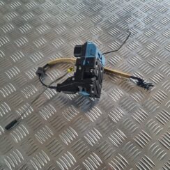 Priekšējo labo durvju slēdzene priekš VOLVO V70 2003 SILVER