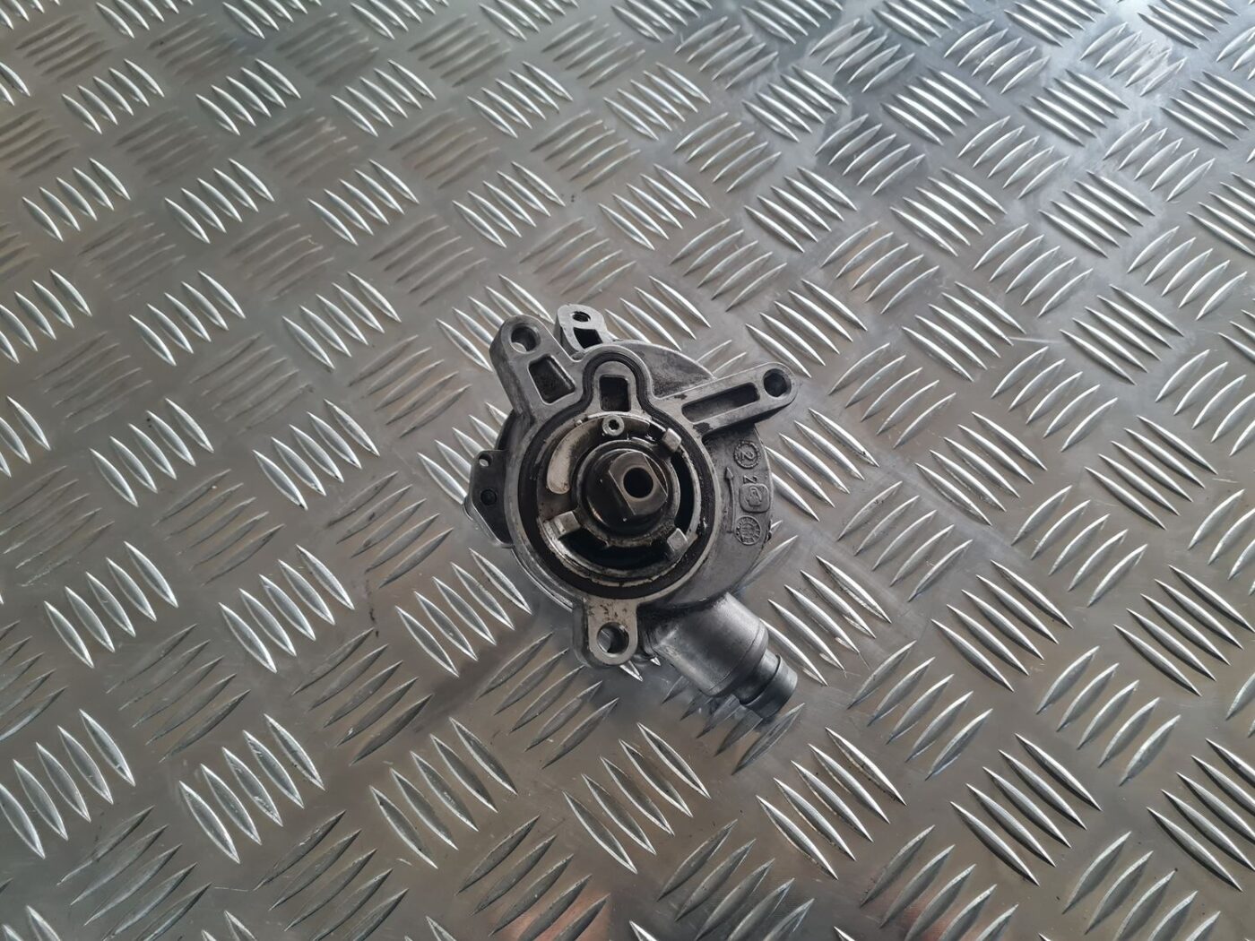 Vakuuma sūknis priekš VOLVO V70 2003 SILVER