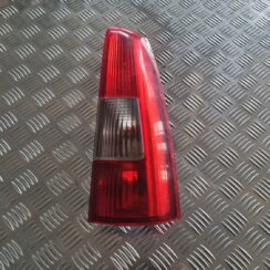 Aizmugurējais labais lukturis priekš VOLVO V70 2003 SILVER