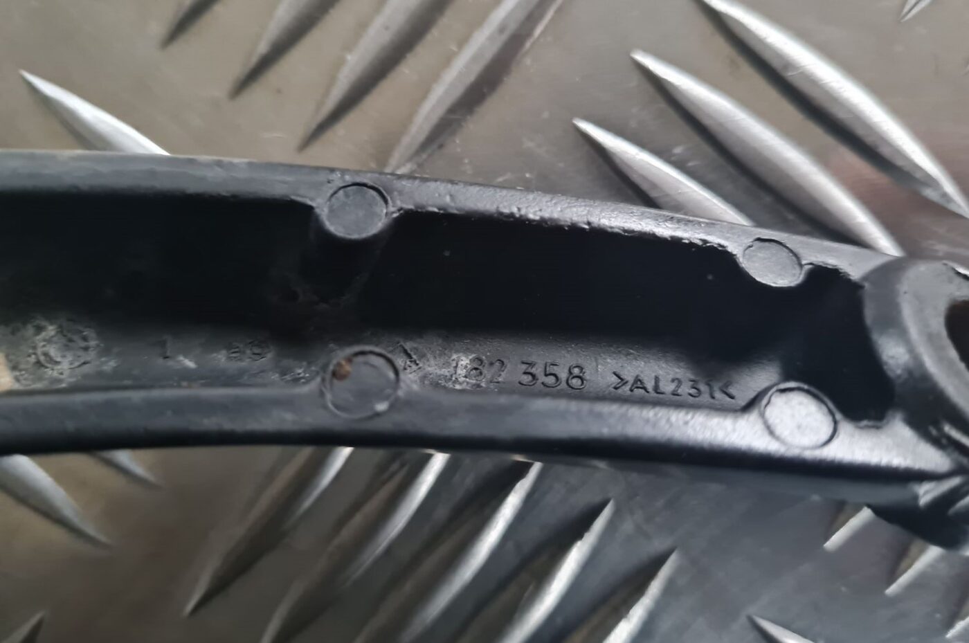 Vējstikla slotu turētāju komplekts priekš VOLVO V70 2003 SILVER