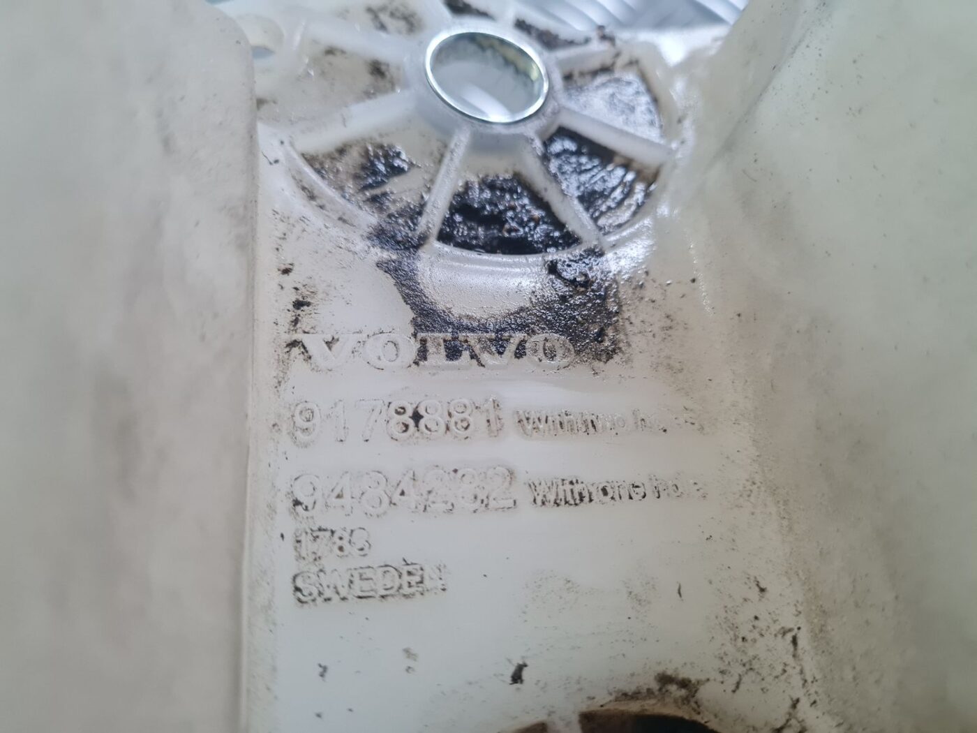 Mazgātāja šķidruma tvertne priekš VOLVO V70 2003 SILVER 3 Mazgātāja šķidruma tvertne priekš VOLVO V70 2003 SILVER