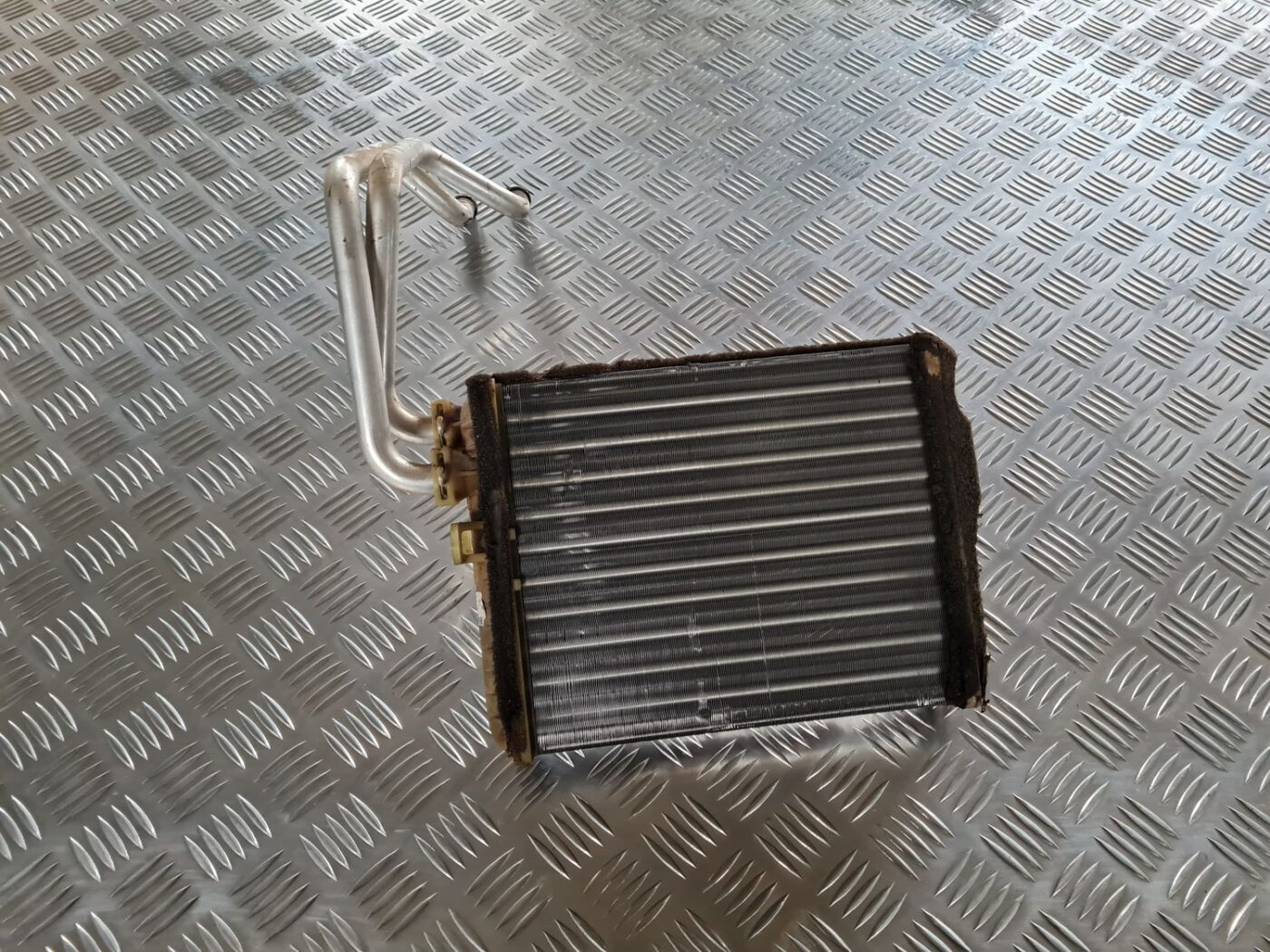 Apsildes sistēmas radiators priekš VOLVO V70 2003 SILVER