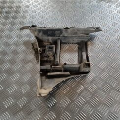 Aizmugurējā spārna un bufera stiprinājums priekš VOLVO V70 2003 SILVER