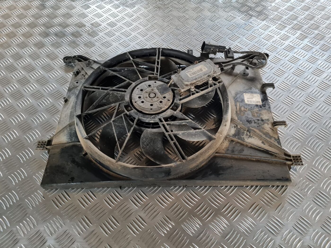 Dzesēšanas radiatora ventilators priekš VOLVO V70 2003 SILVER