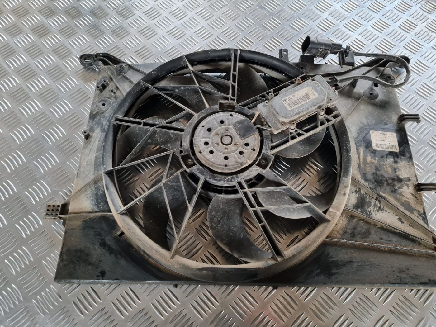 Dzesēšanas radiatora ventilators priekš VOLVO V70 2003 SILVER