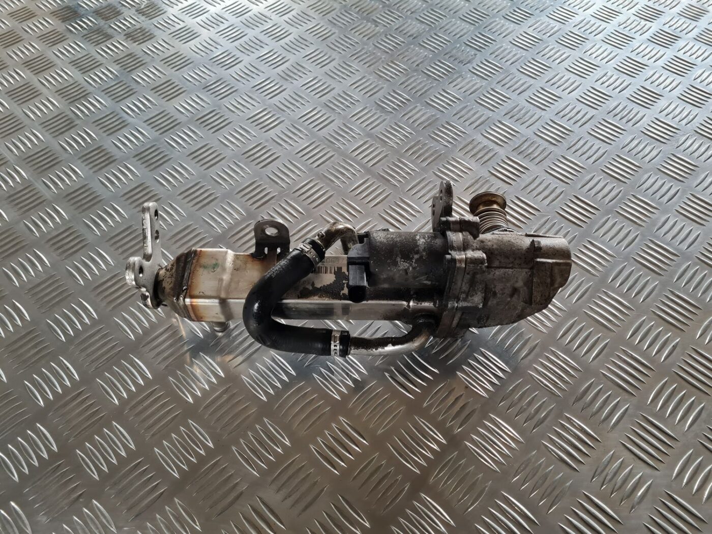 EGR vārsta dzesētājs priekš VOLVO V70 2003 SILVER