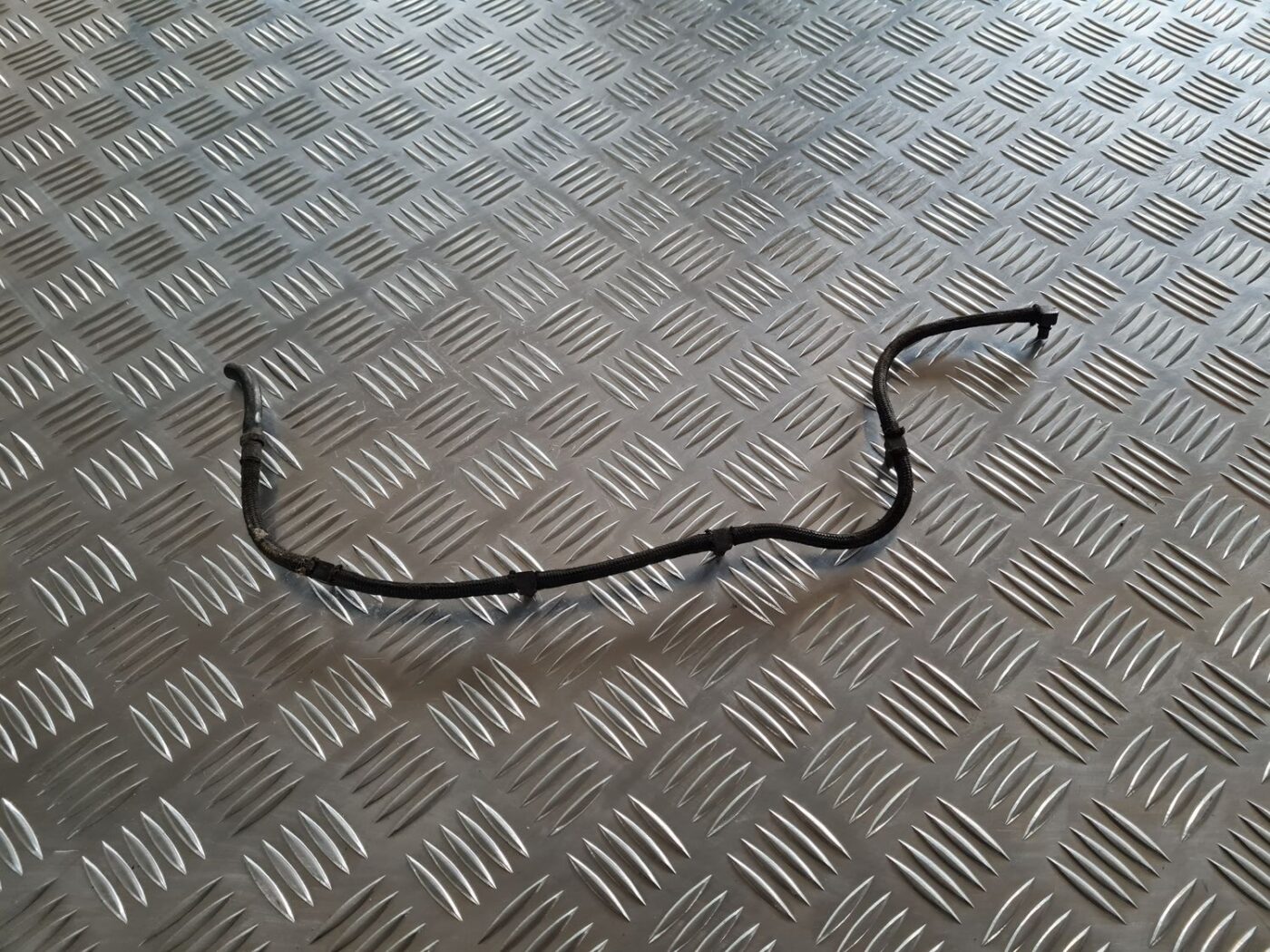 Degvielas atgriešanas caurule priekš VOLVO V70 2003 SILVER 1 Degvielas atgriešanas caurule priekš VOLVO V70 2003 SILVER