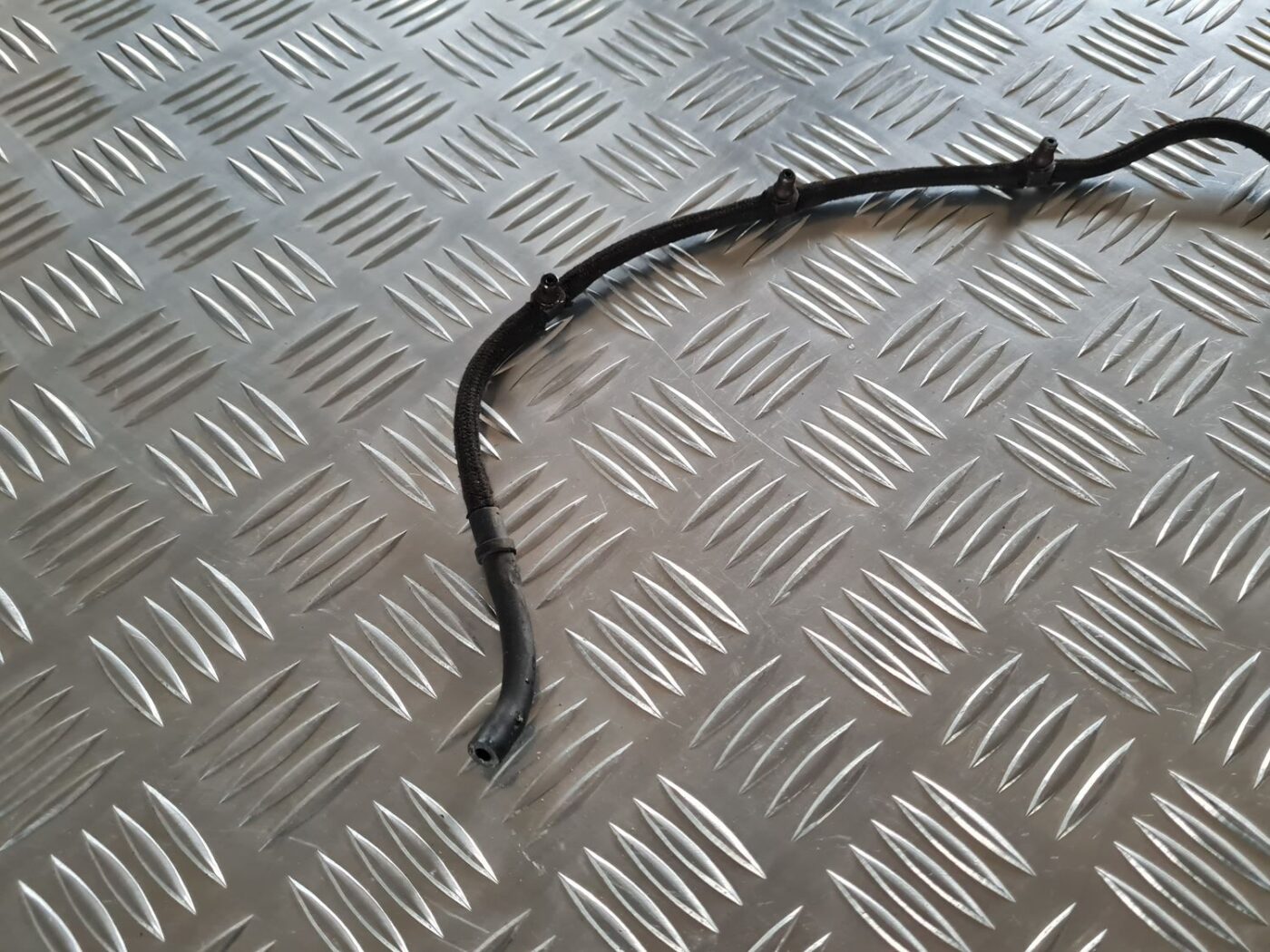 Degvielas atgriešanas caurule priekš VOLVO V70 2003 SILVER 2 Degvielas atgriešanas caurule priekš VOLVO V70 2003 SILVER