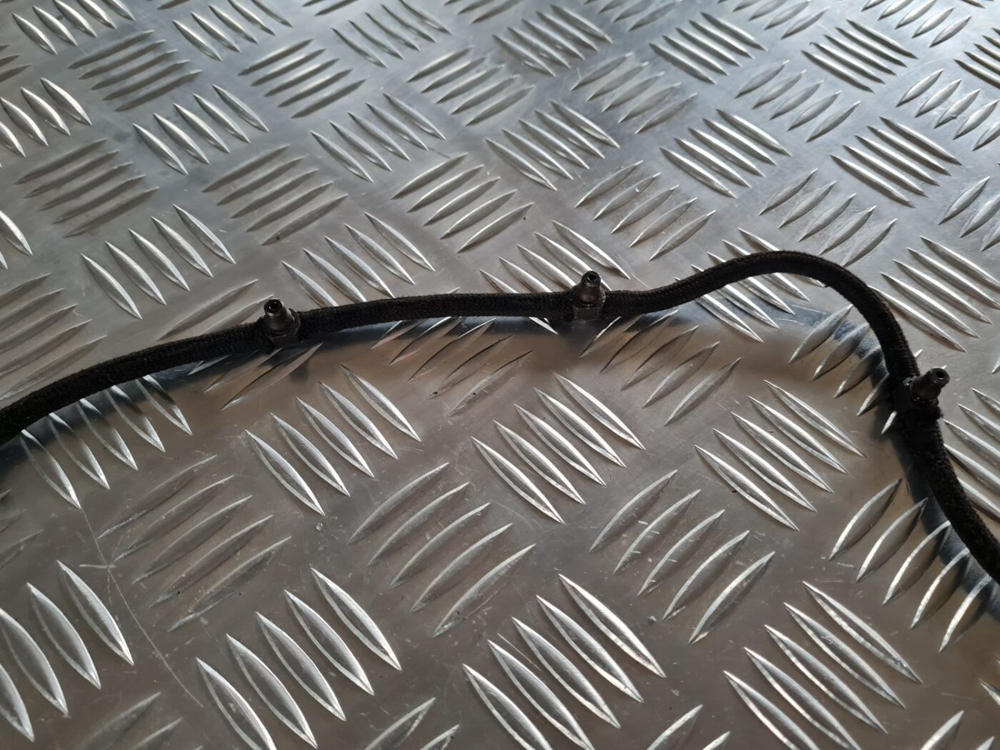 Degvielas atgriešanas caurule priekš VOLVO V70 2003 SILVER 4 Degvielas atgriešanas caurule priekš VOLVO V70 2003 SILVER