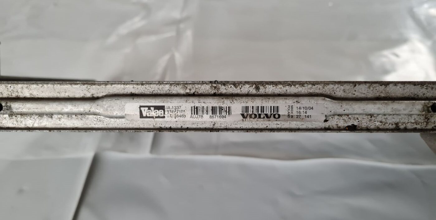 Interkūleris priekš VOLVO V70 2003 SILVER 4 Interkūleris priekš VOLVO V70 2003 SILVER