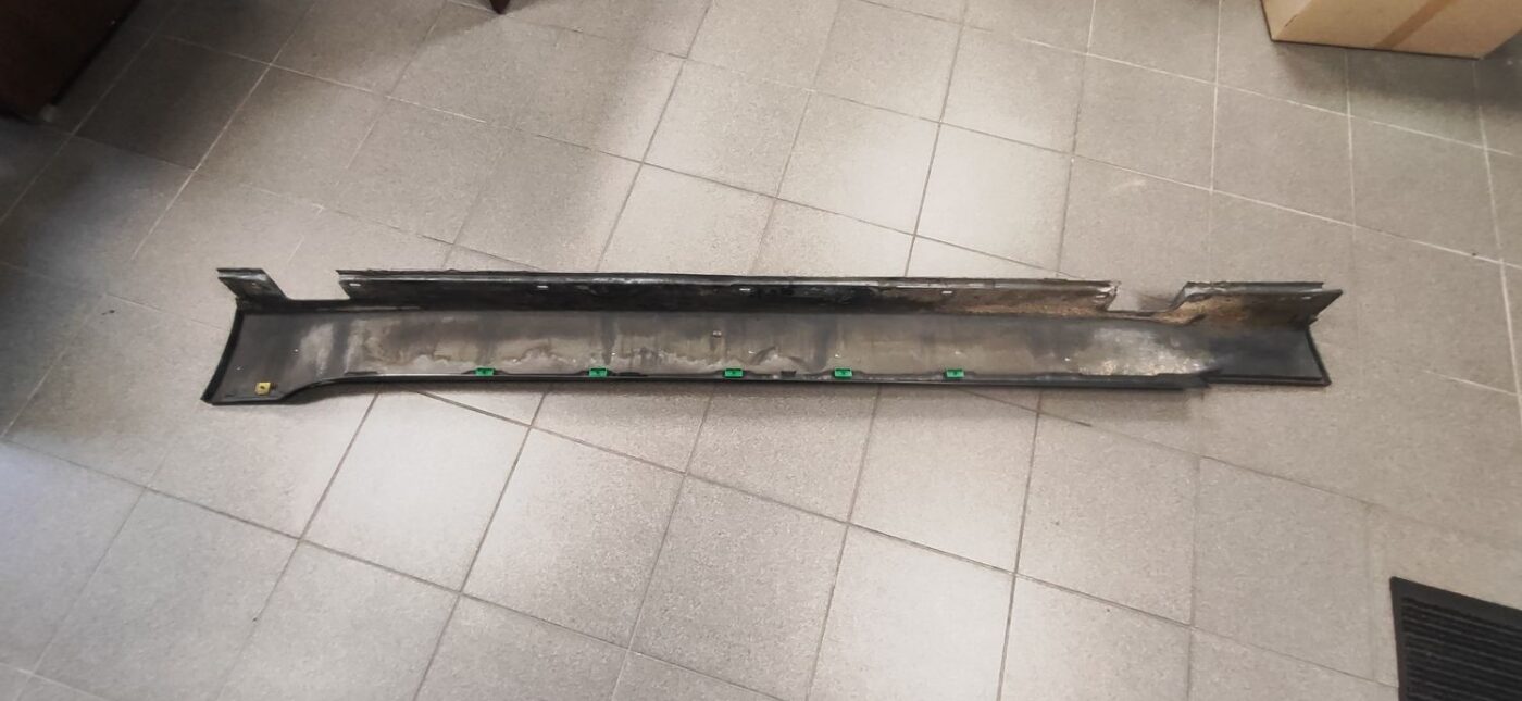 Ārēja sliekšņa laba uzlika priekš BMW 520D E60 2006 ENG.