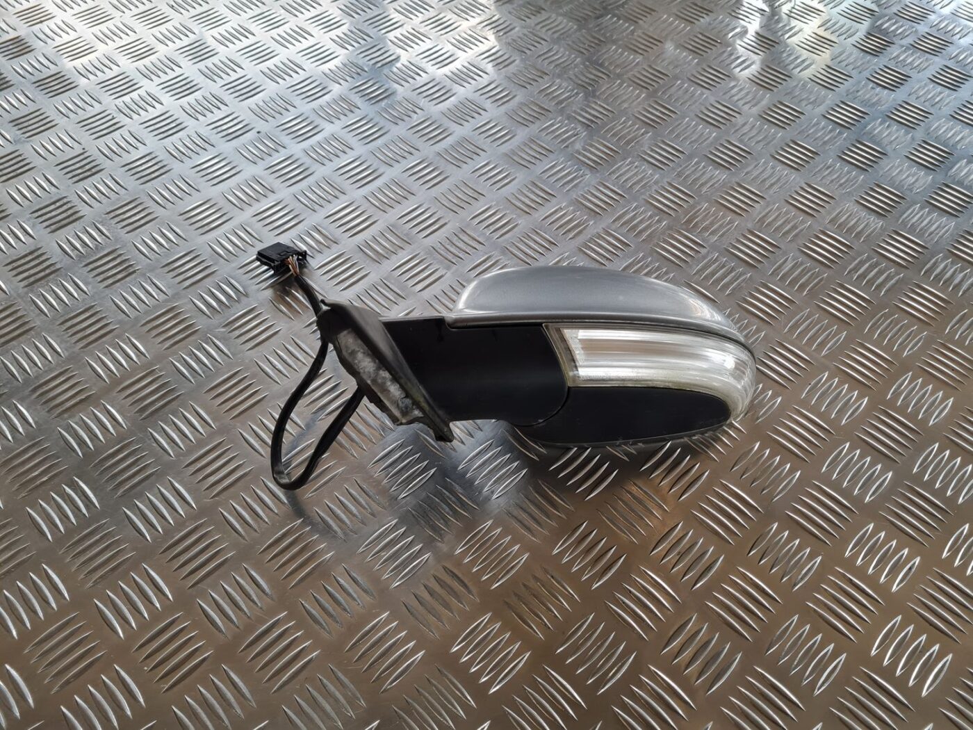 Ārējais spogulis, pa kreisi priekš VW PASSAT 2004 UNIVERSAL GREY