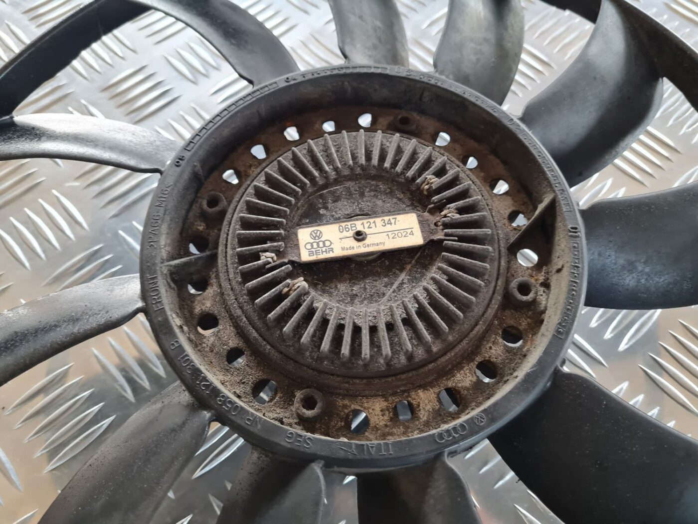 Dzesēšanas radiatora ventilators priekš VW PASSAT 2004 UNIVERSAL GREY