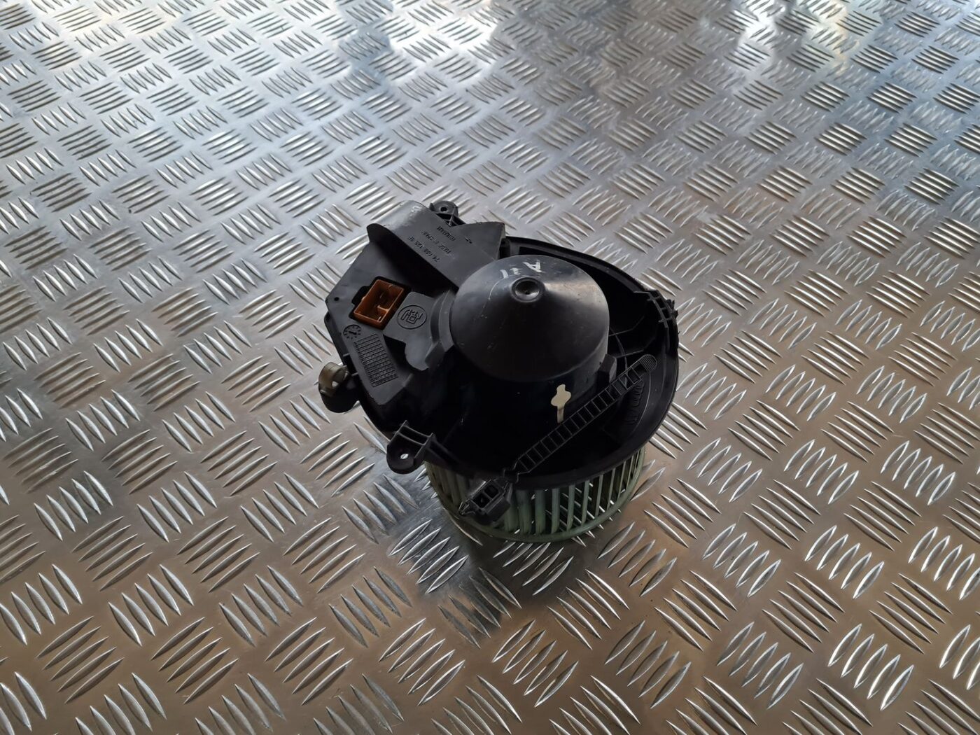 Salona ventilators priekš VW PASSAT 2004 UNIVERSAL GREY