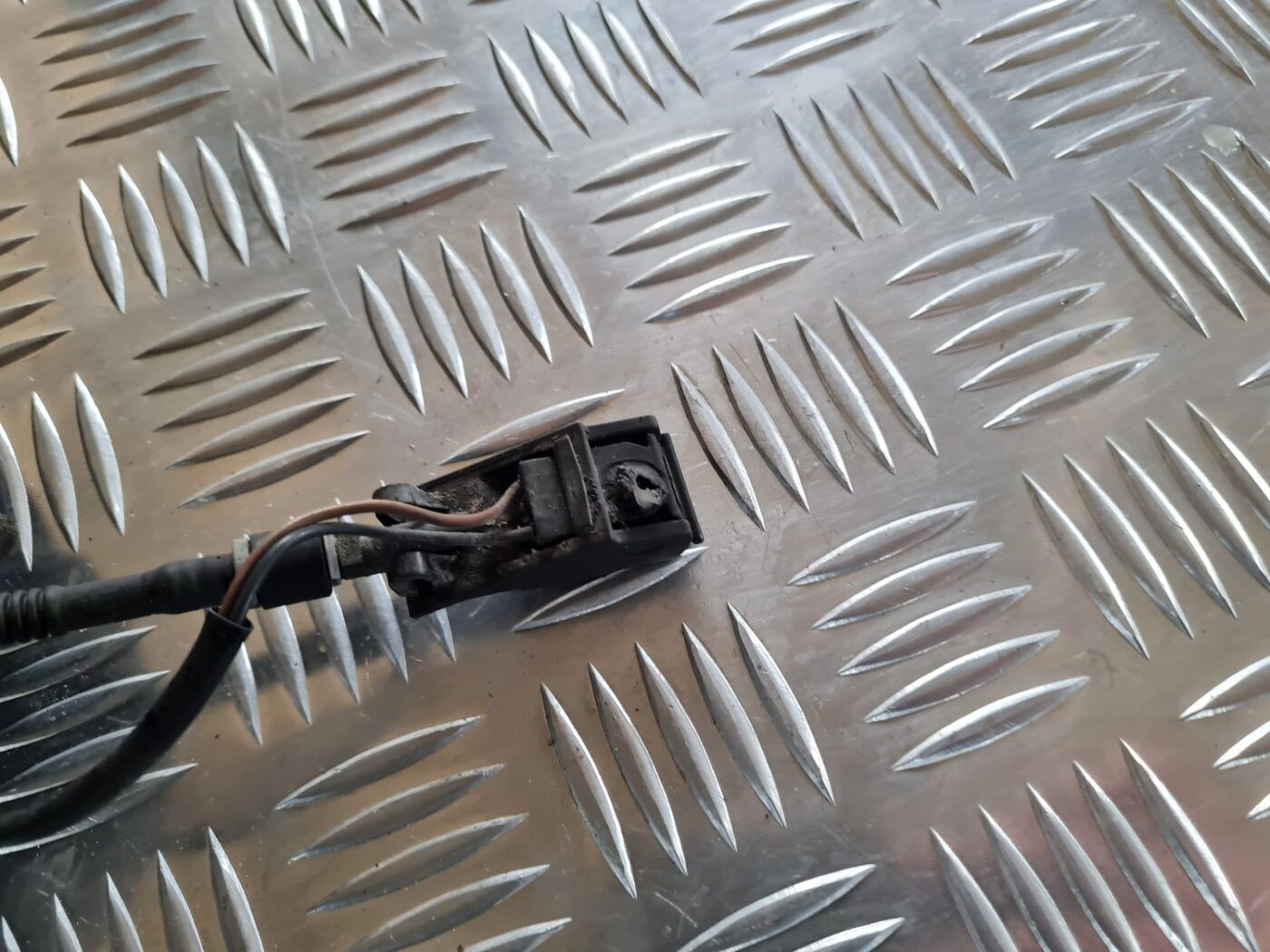 Vējstikla mazgāšanas šķidruma sprausla priekš VW PASSAT 2004 UNIVERSAL GREY