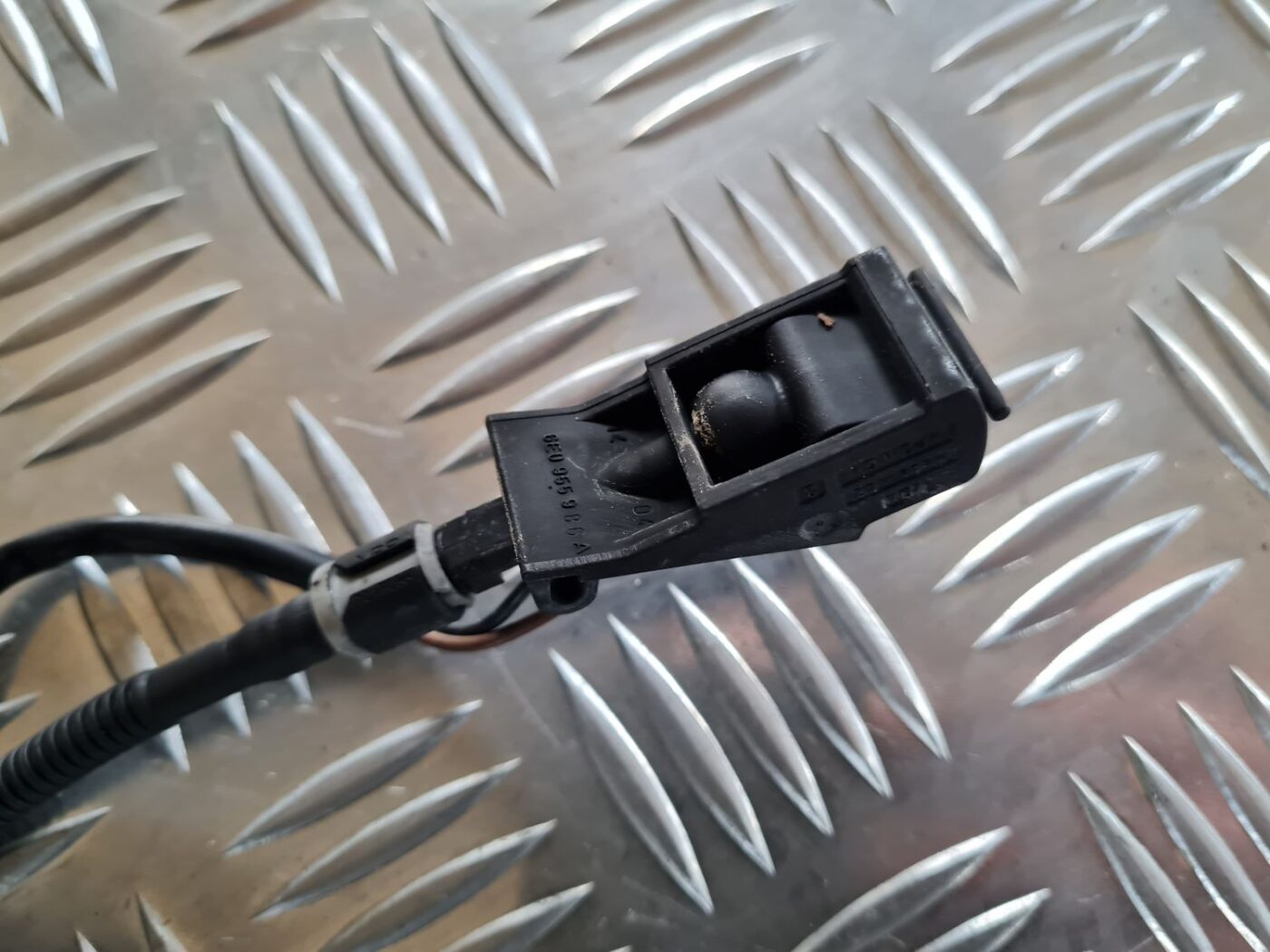 Vējstikla mazgāšanas šķidruma sprausla priekš VW PASSAT 2004 UNIVERSAL GREY