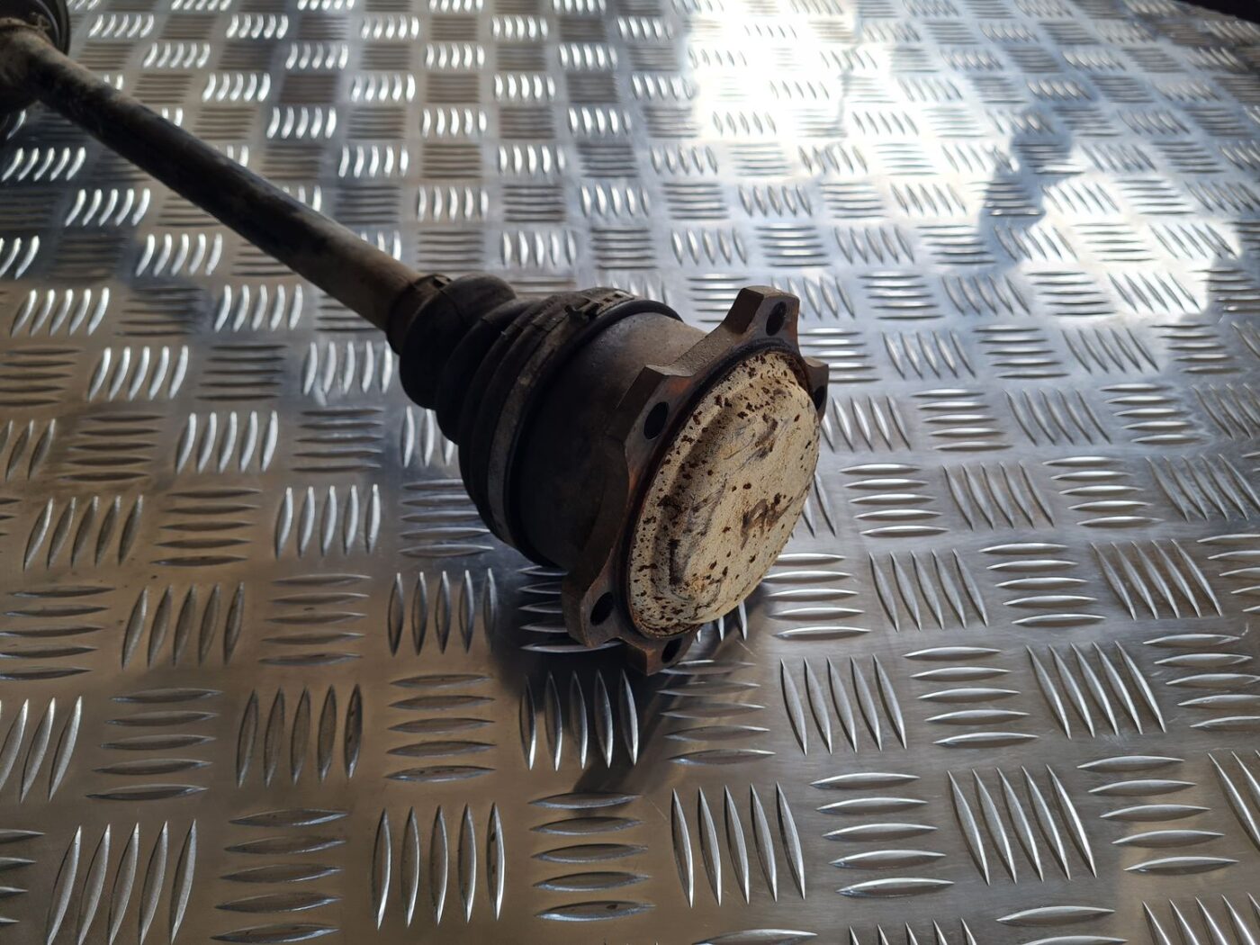 Pusass priekšējā kreisā priekš VW PASSAT 2004 UNIVERSAL GREY