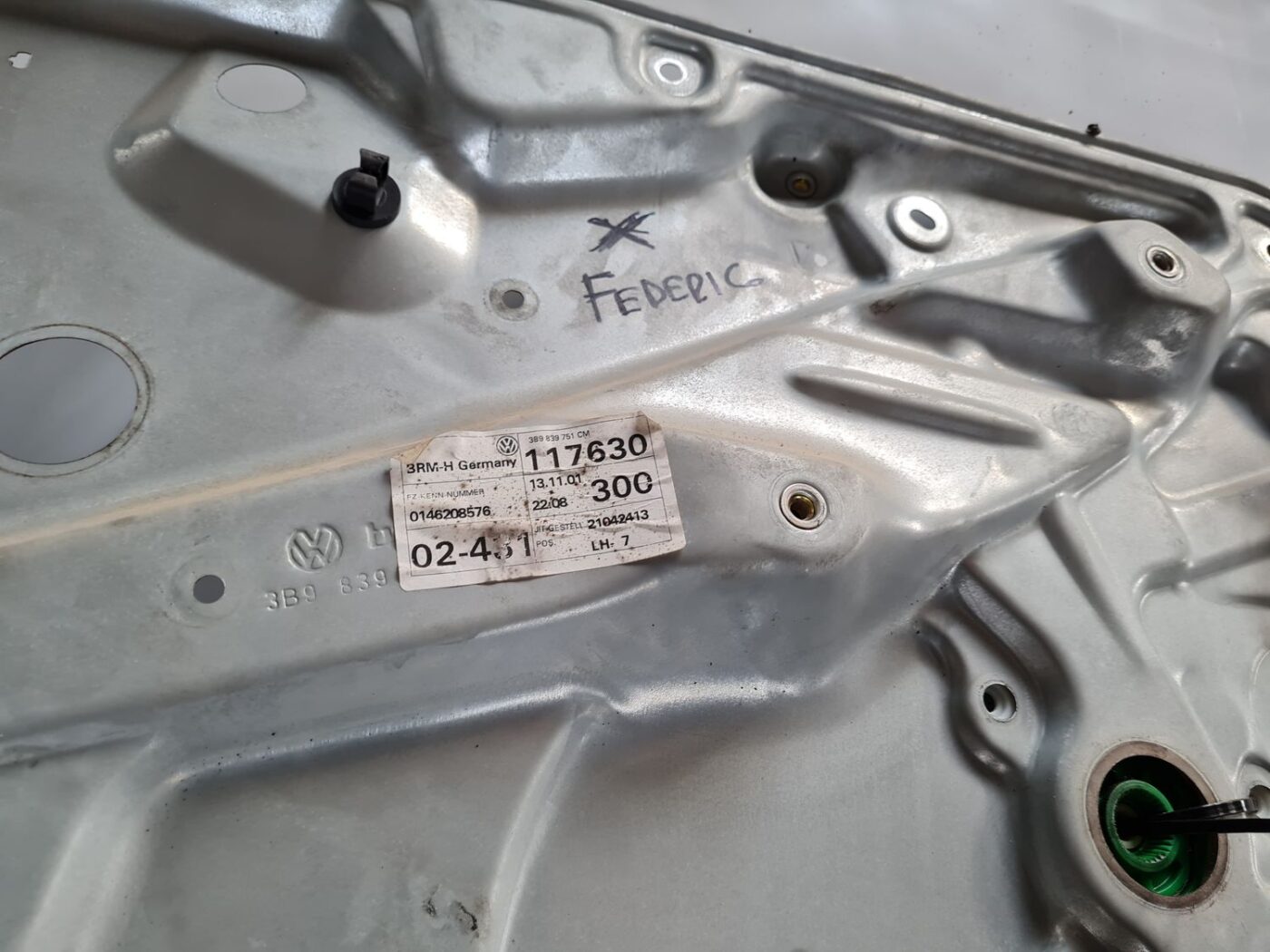 Stikla pacelšanas mehānisma panele priekš VW PASSAT 2004 UNIVERSAL GREY 3 Stikla pacelšanas mehānisma panele priekš VW PASSAT 2004 UNIVERSAL GREY