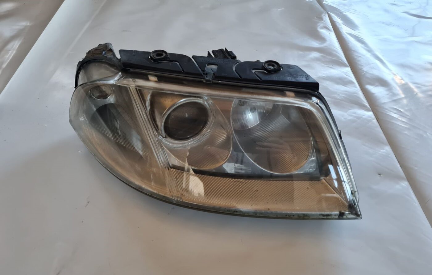 Priekšējais labais lukturis priekš VW PASSAT 2004 UNIVERSAL GREY