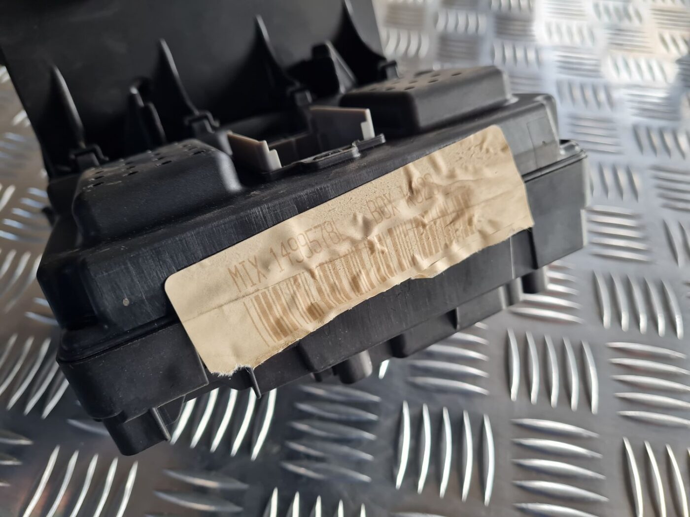 Drošinātāju bloks priekš VOLVO S60 2008 2 Drošinātāju bloks priekš VOLVO S60 2008