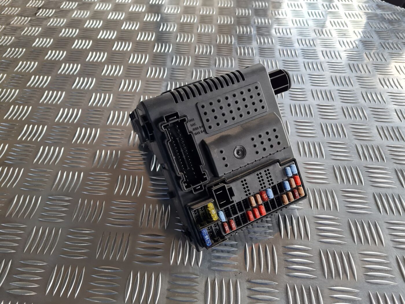 Drošinātāju bloks priekš VOLVO S60 2008 5 Drošinātāju bloks priekš VOLVO S60 2008