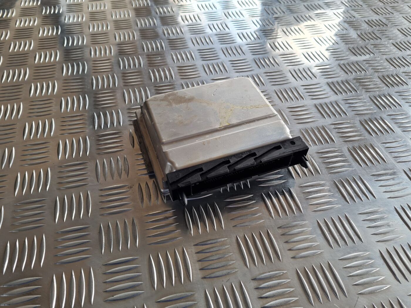 Dzinēja vadības bloks priekš VOLVO S60 2008 1 Dzinēja vadības bloks priekš VOLVO S60 2008