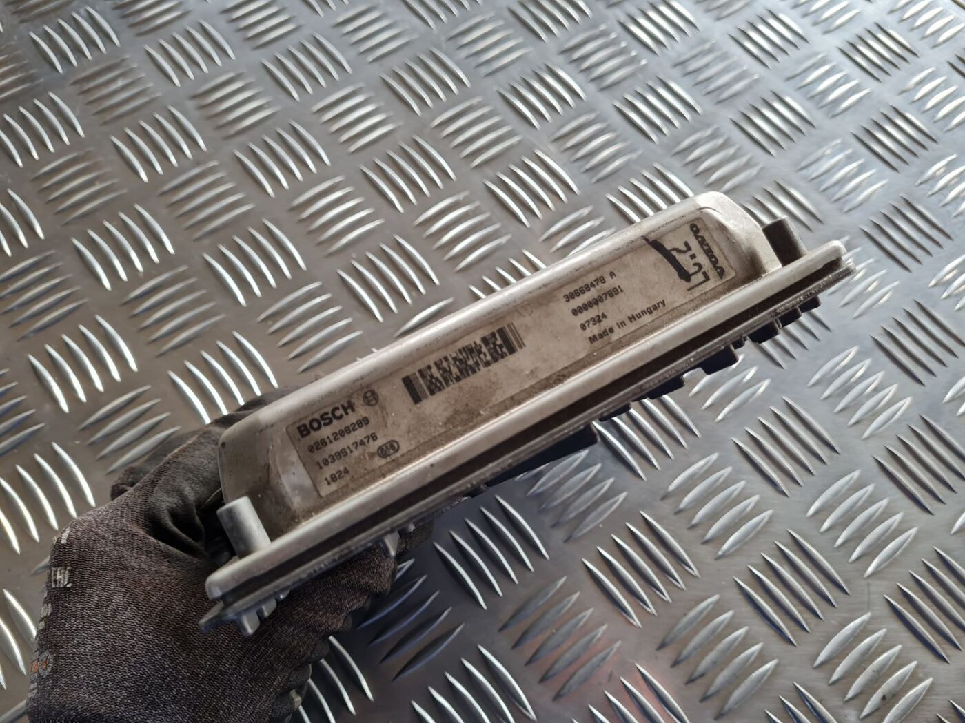 Dzinēja vadības bloks priekš VOLVO S60 2008 3 Dzinēja vadības bloks priekš VOLVO S60 2008