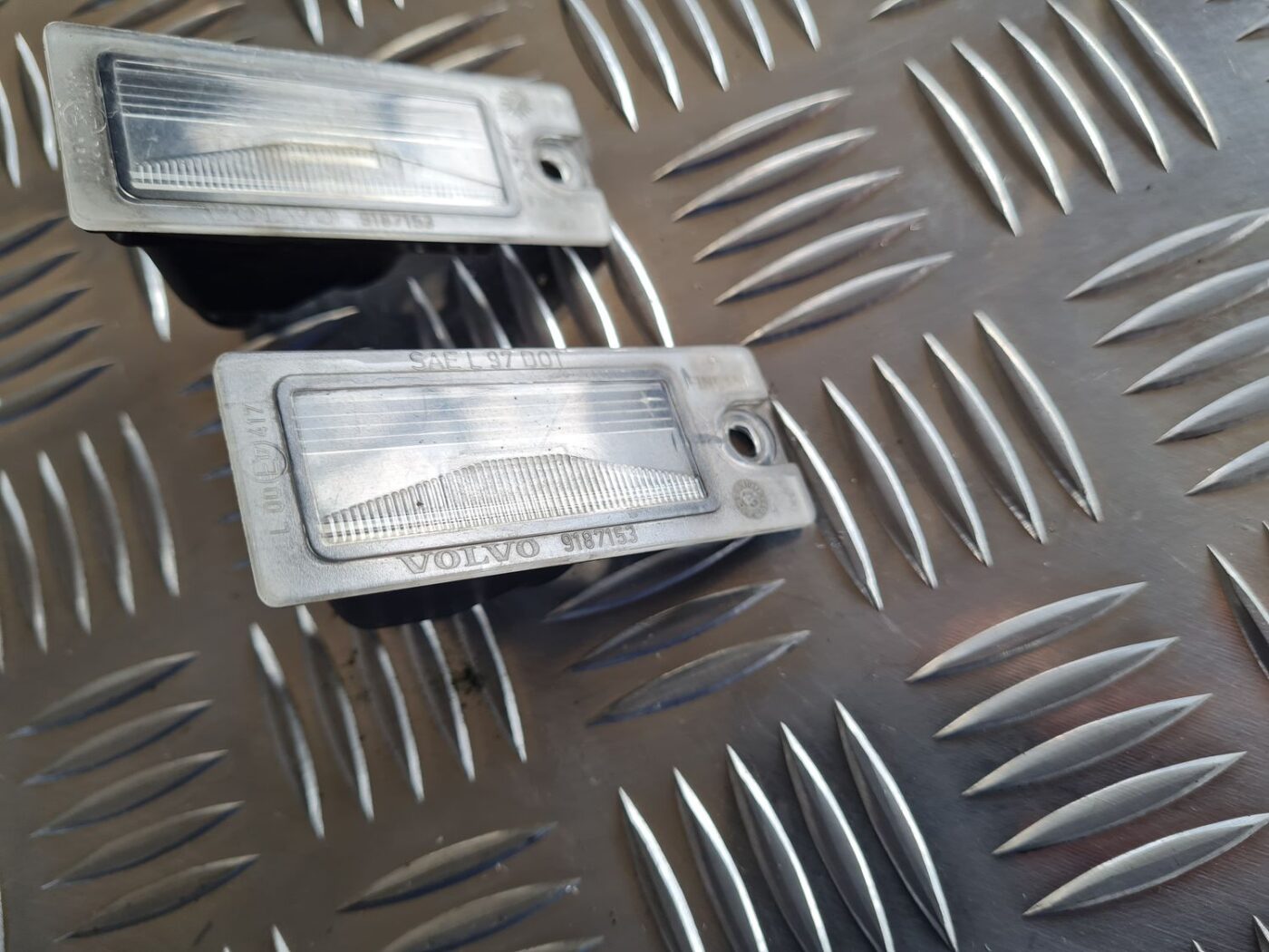 Numura zīmes apgaismojums priekš VOLVO S60 2008