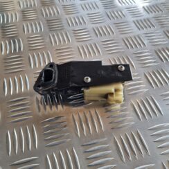 Degvielas tvertnes vāka slēdzene priekš VOLVO S60 2008