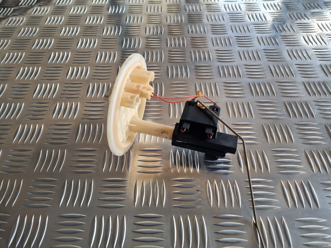 Degvielas tvertnes sūkņa līmeņa devējs priekš VOLVO S60 2008