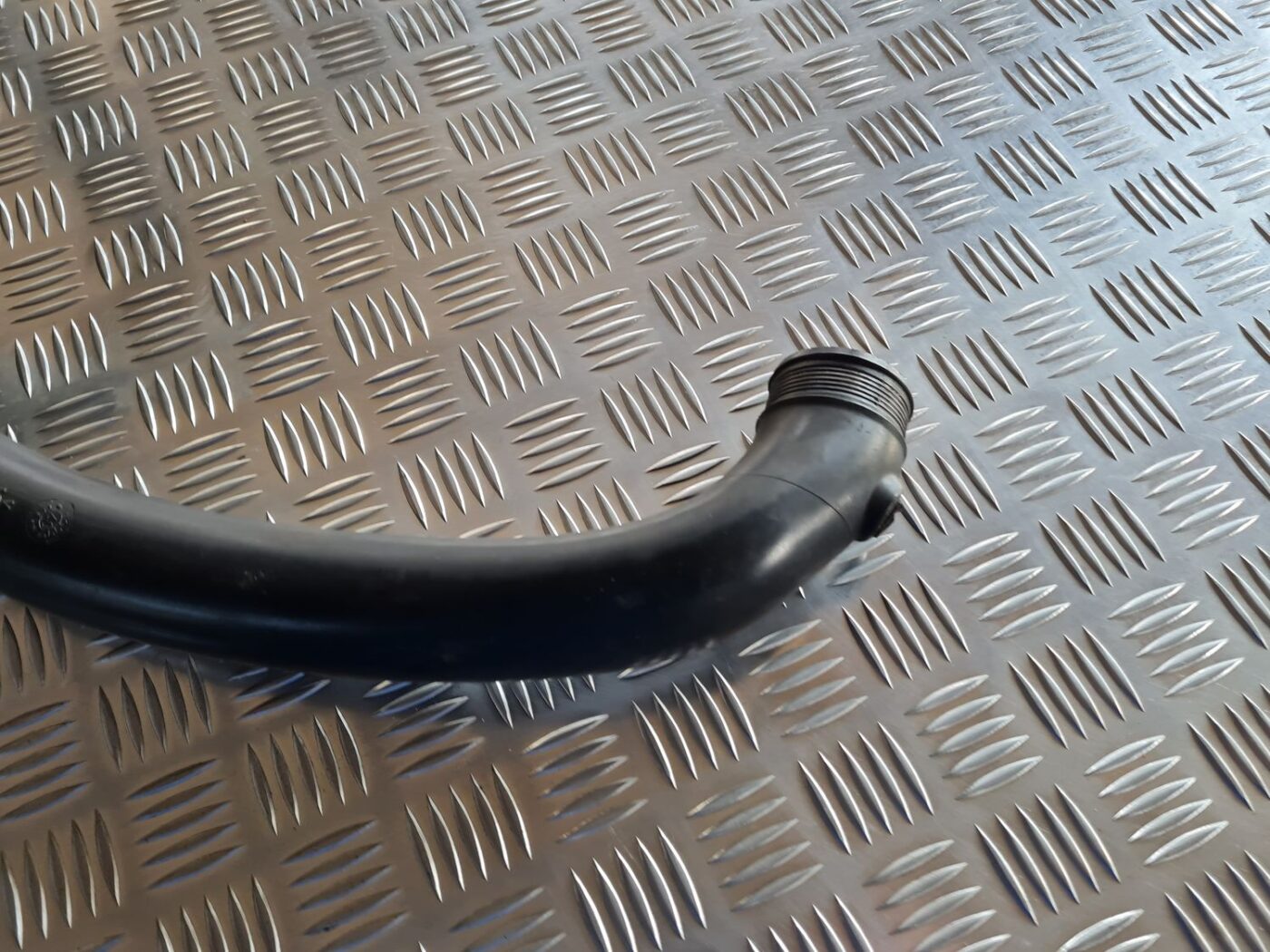 Interkulera caurule priekš VOLVO S60 2008 4 Interkulera caurule priekš VOLVO S60 2008