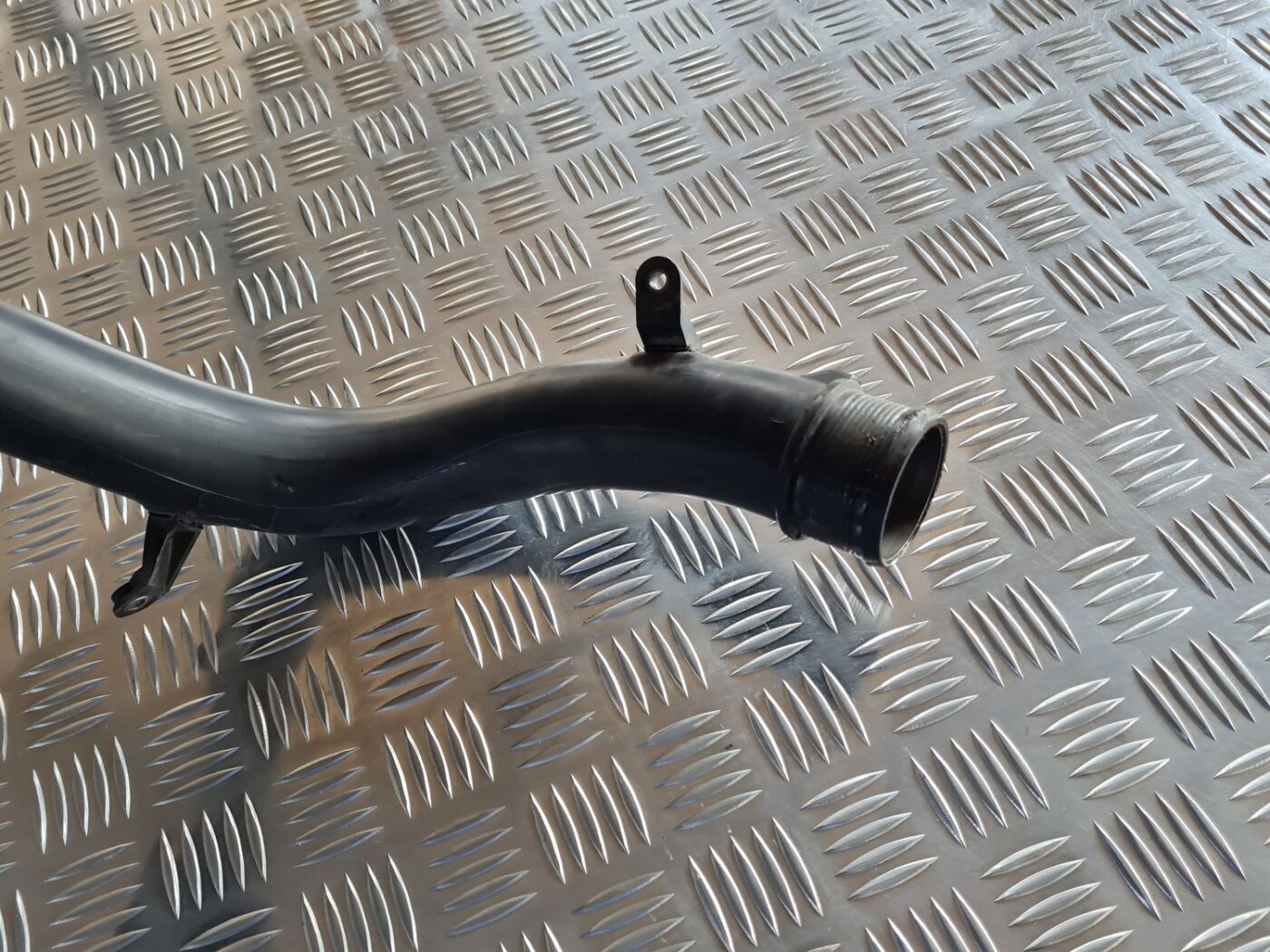 Interkulera caurule priekš VOLVO S60 2008 3 Interkulera caurule priekš VOLVO S60 2008