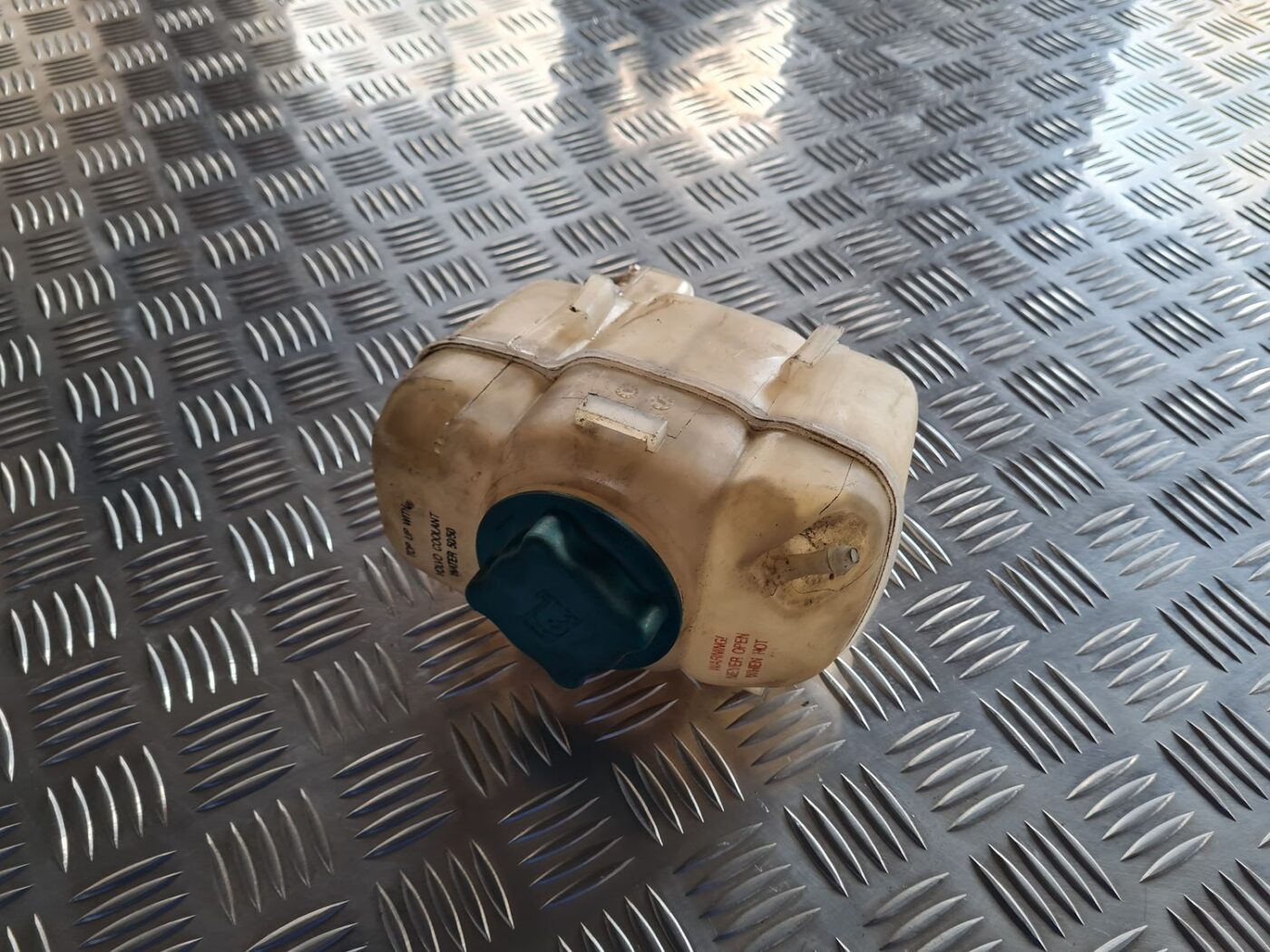 Dzesēšanas šķidruma tvertne priekš VOLVO S60 2008 3 Dzesēšanas šķidruma tvertne priekš VOLVO S60 2008