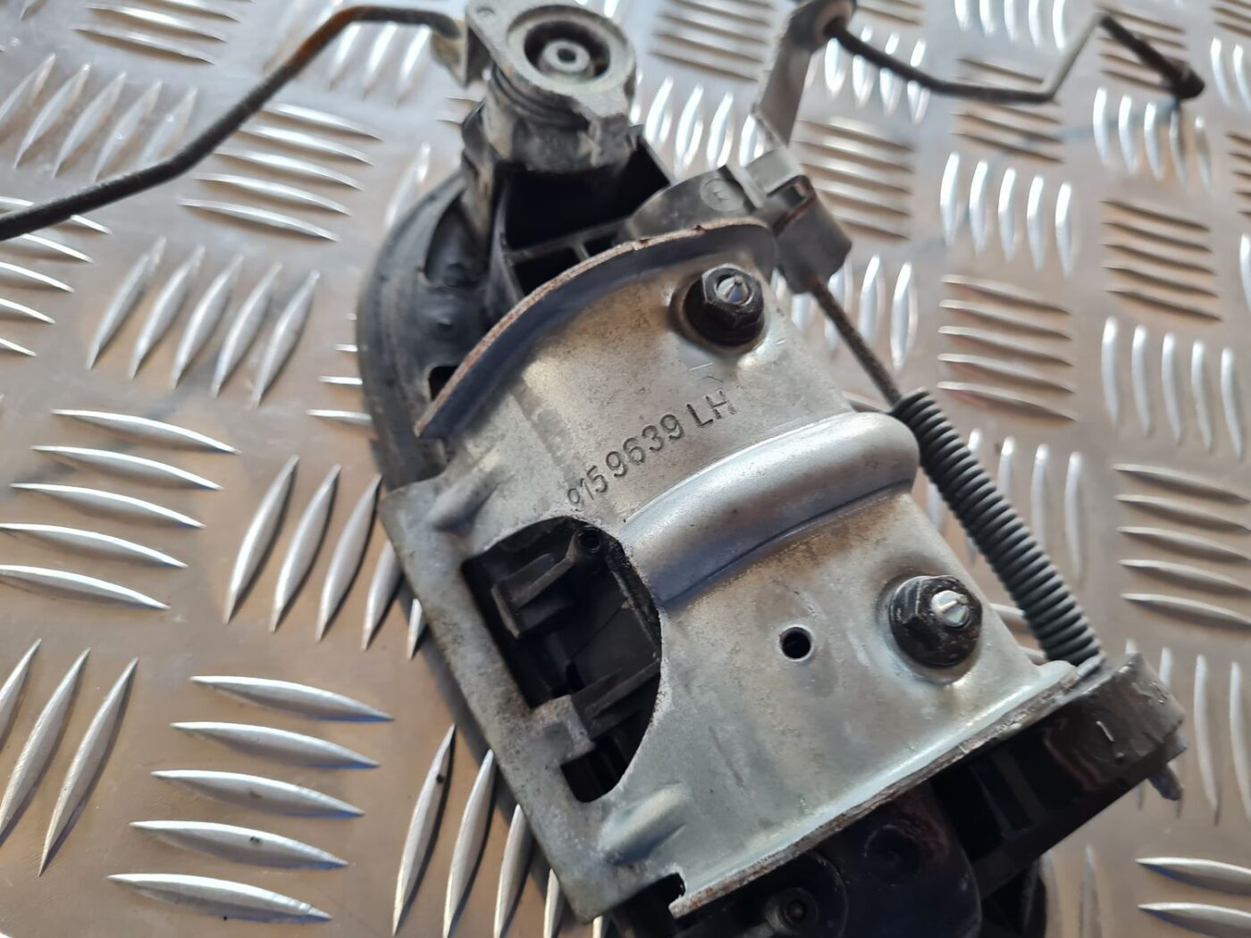 Aizmugurējais kreisais durvju rokturis priekš VOLVO S60 2008