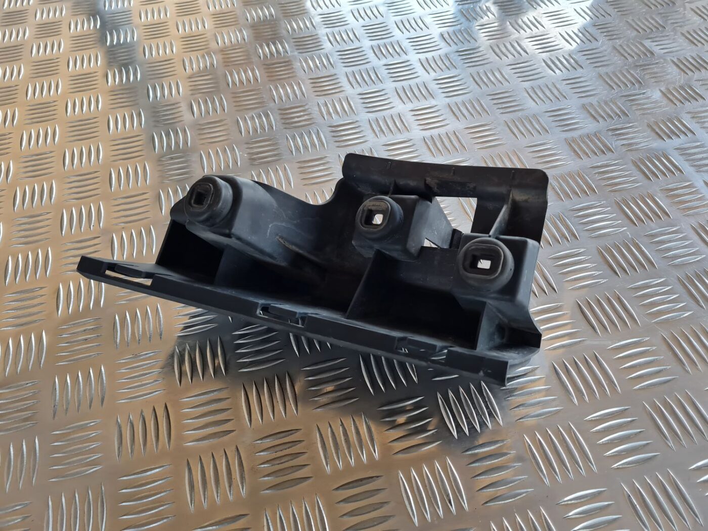 Aizmugurēja bufera kronšteins priekš VOLVO S60 2008