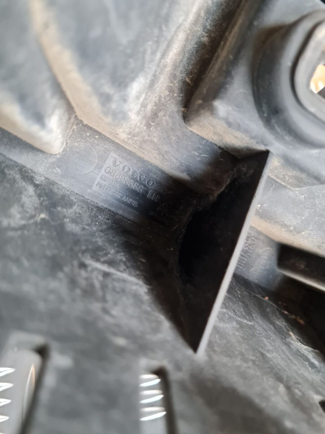 Aizmugurēja bufera kronšteins priekš VOLVO S60 2008