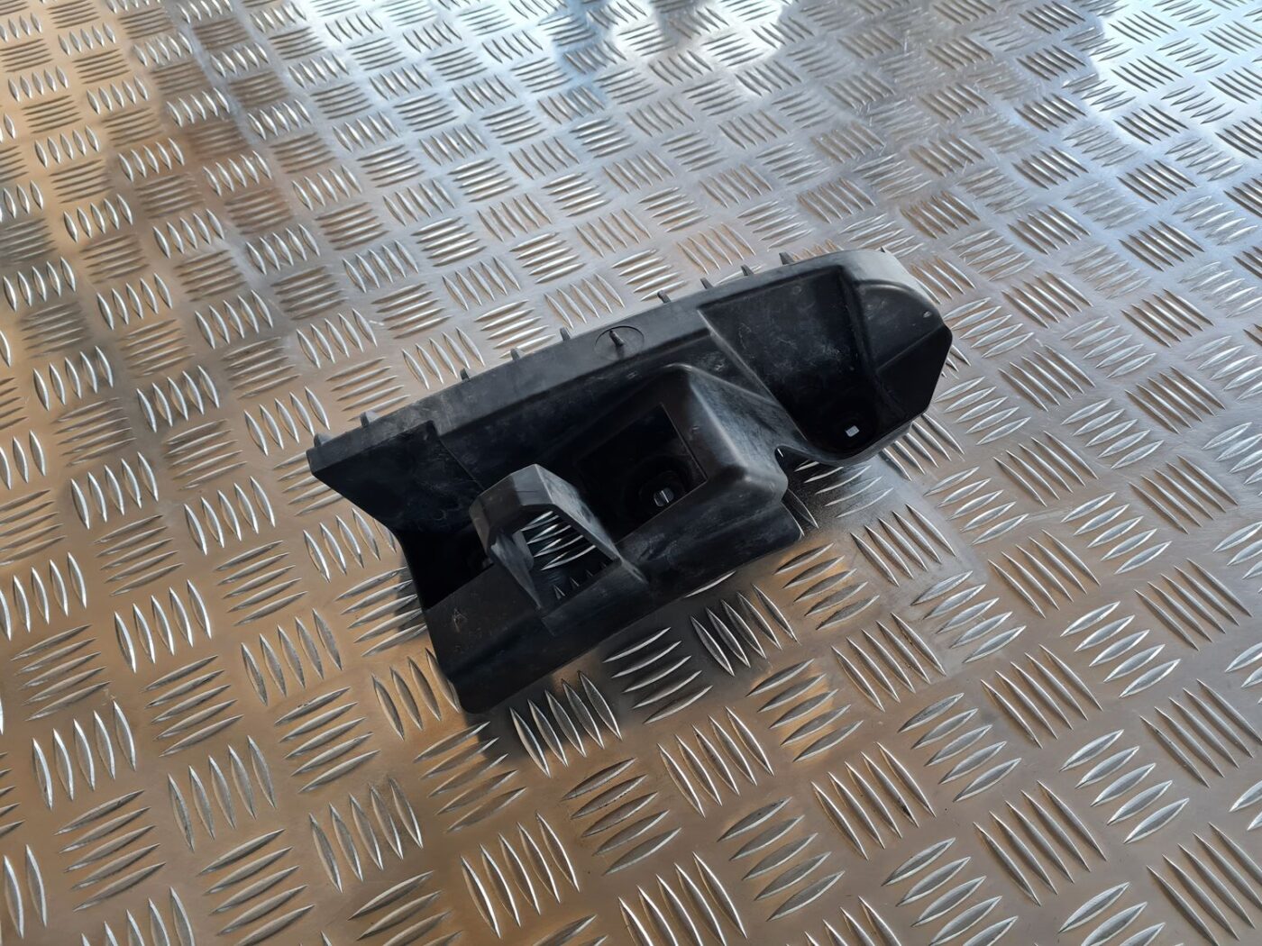 Aizmugurēja bufera kronšteins priekš VOLVO S60 2008