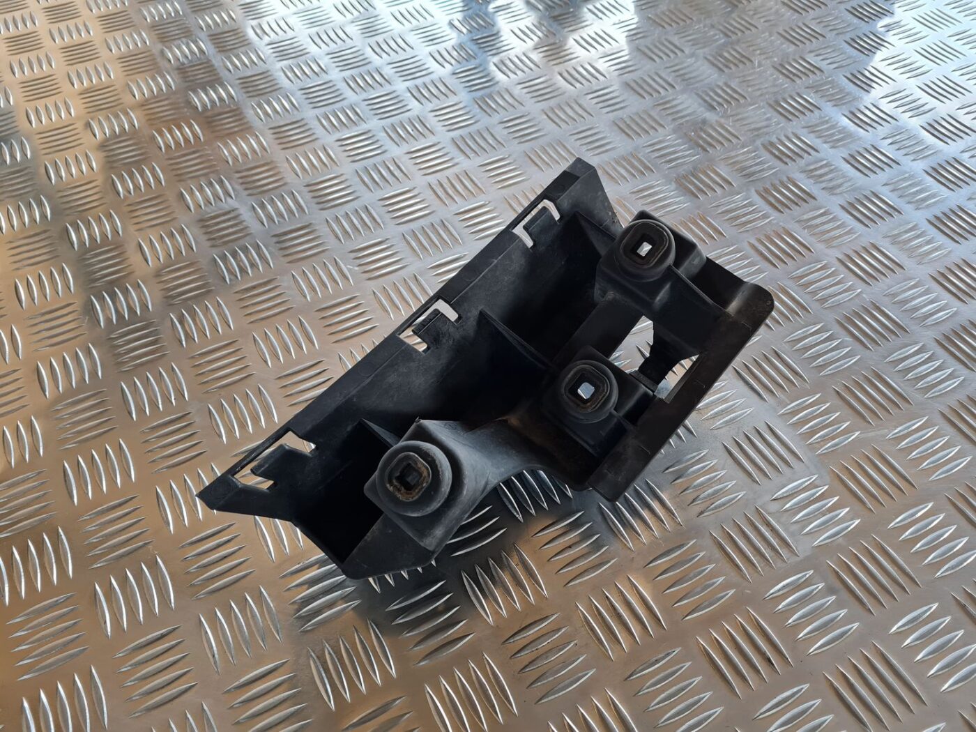 Aizmugurēja bufera kronšteins priekš VOLVO S60 2008