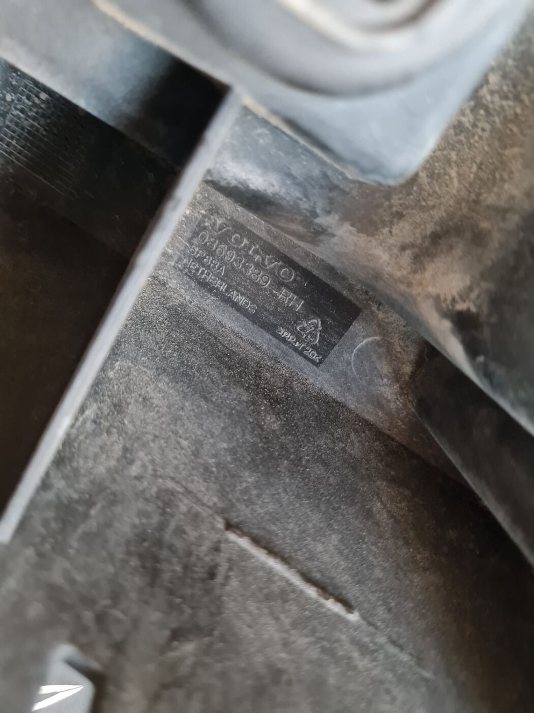 Aizmugurēja bufera kronšteins priekš VOLVO S60 2008