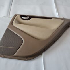 Aizmugurējo labo durvju apdare priekš VOLVO S60 2008