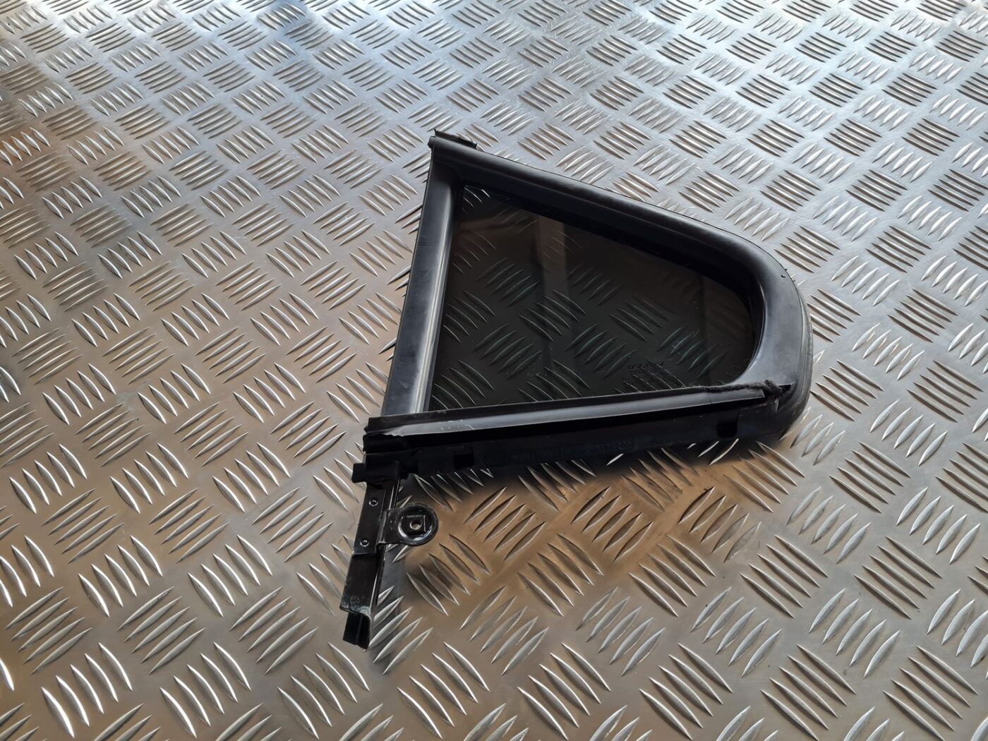 Labo durvju stūra stikls priekš VOLVO S60 2008