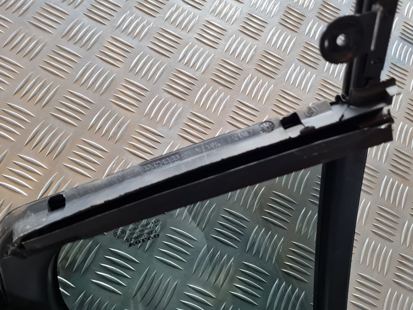 Labo durvju stūra stikls priekš VOLVO S60 2008