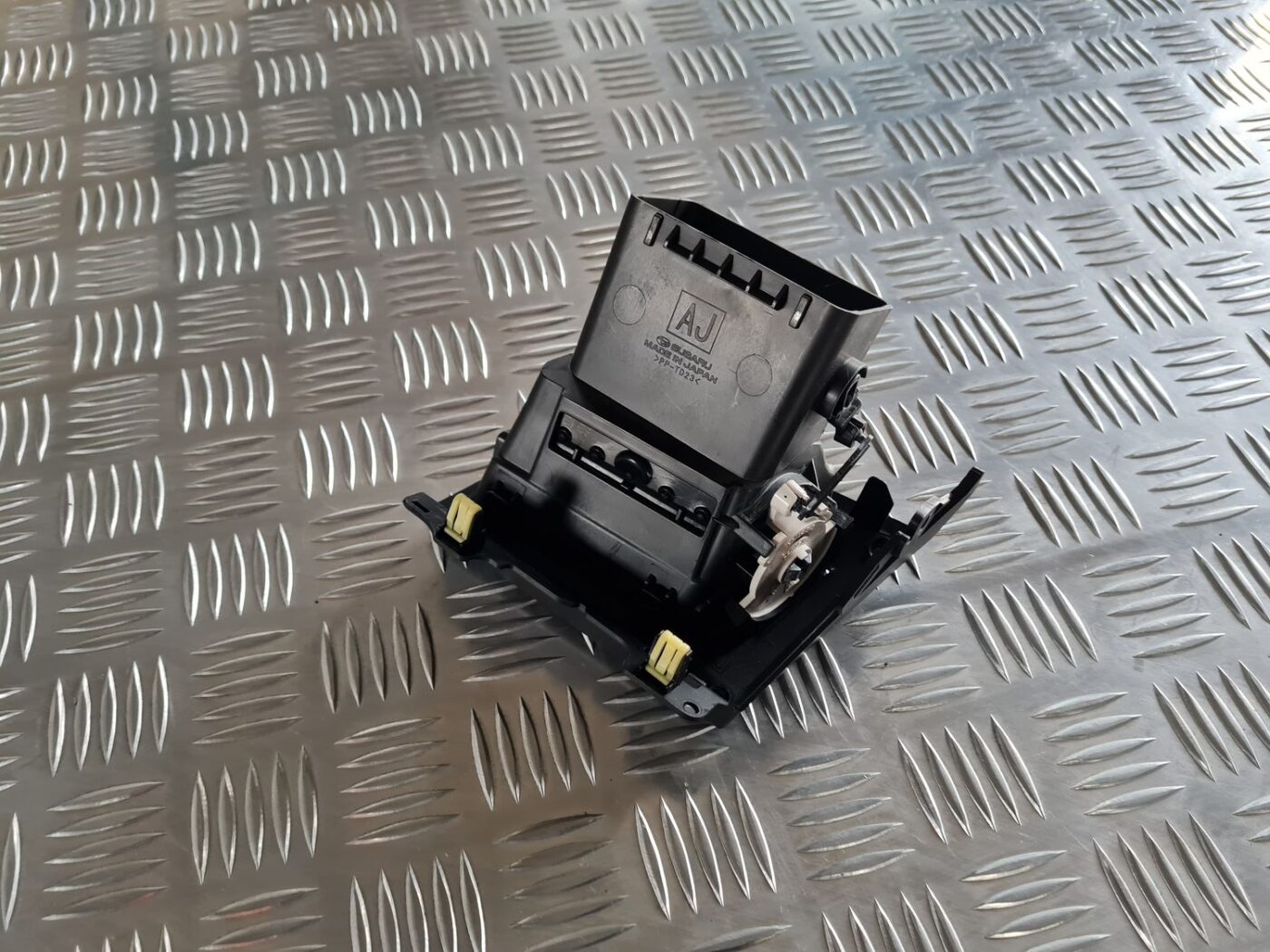 Mērinstrumentu paneļa gaisa vads, pa kreisi priekš SUBARU LEGACY 2010