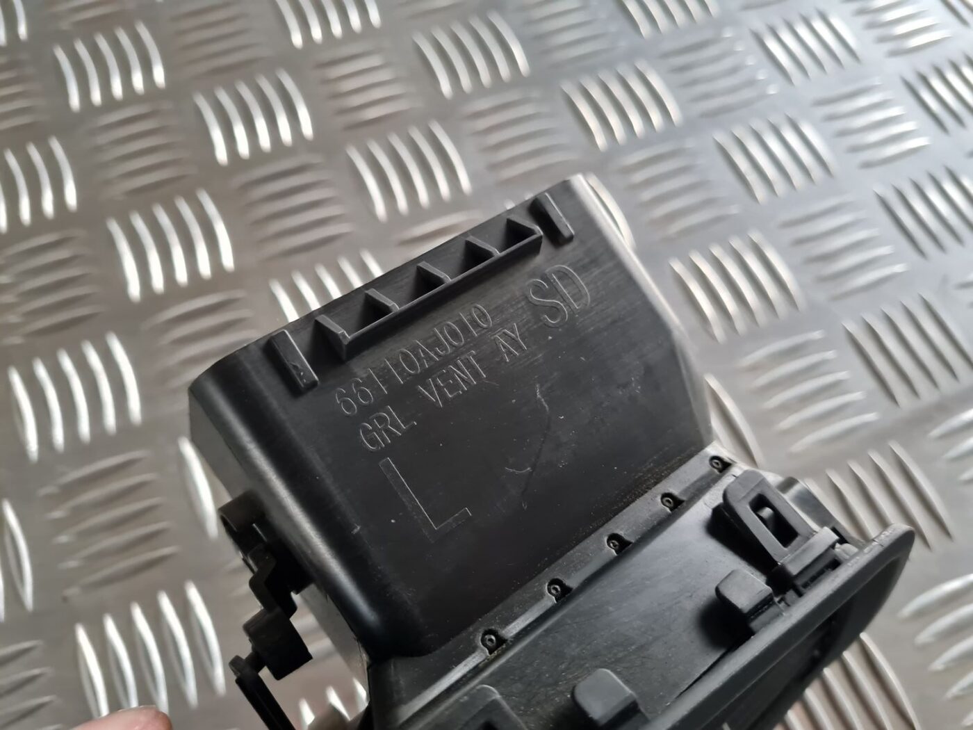 Mērinstrumentu paneļa gaisa vads, pa kreisi priekš SUBARU LEGACY 2010