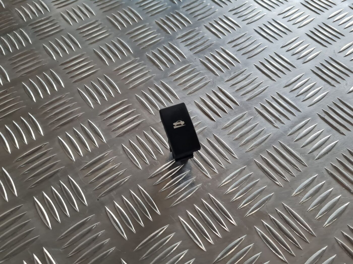 Mašīnas pacelšanas kalnā ieslēgšanas poga priekš SUBARU LEGACY 2010 1 Mašīnas pacelšanas kalnā ieslēgšanas poga priekš SUBARU LEGACY 2010