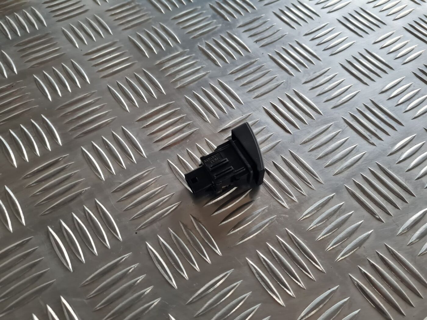 Mašīnas pacelšanas kalnā ieslēgšanas poga priekš SUBARU LEGACY 2010 3 Mašīnas pacelšanas kalnā ieslēgšanas poga priekš SUBARU LEGACY 2010