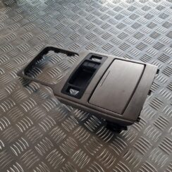 Krūzes turētājs priekš SUBARU LEGACY 2010